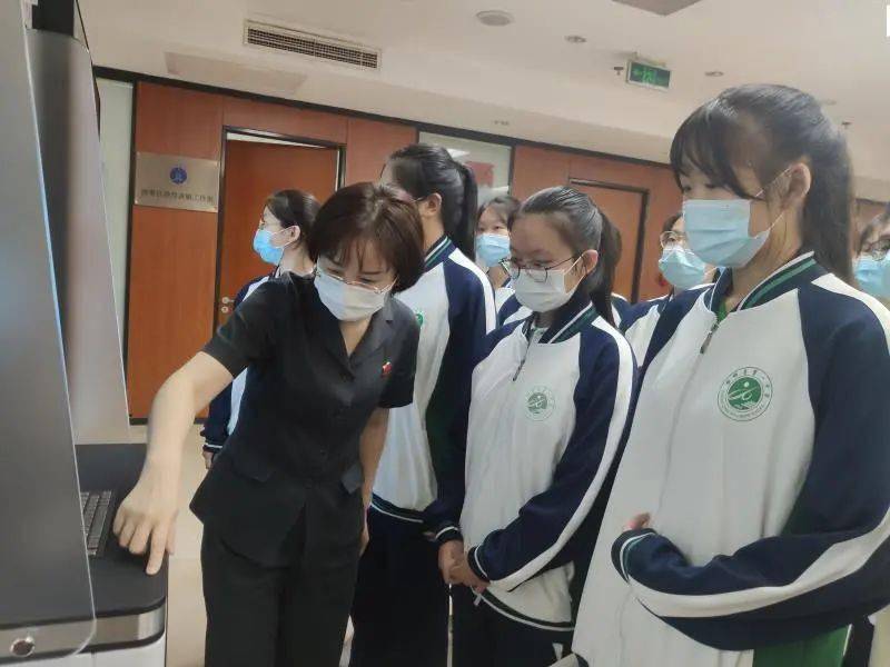 关心关爱未成年人圆梦青春与法同行西青法院邀请杨柳青一中师生参加