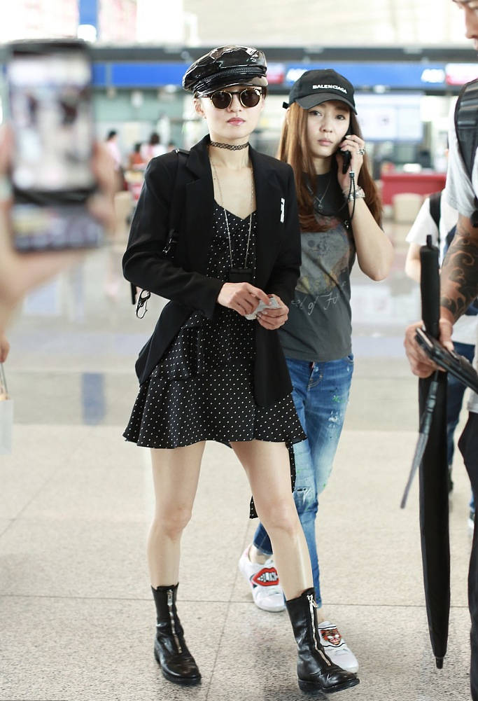 身高不足160的张韶涵,不靠高跟鞋也能穿出170效果,小个子快收藏