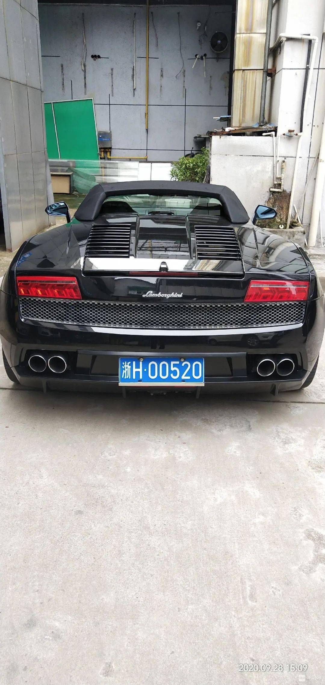 衢州有钱人真多!几百万豪车配牛牌停路边