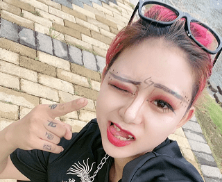 缺点装饰,就像买蛋糕不打蝴蝶结没有排面如同精神小伙的脸没化天眼