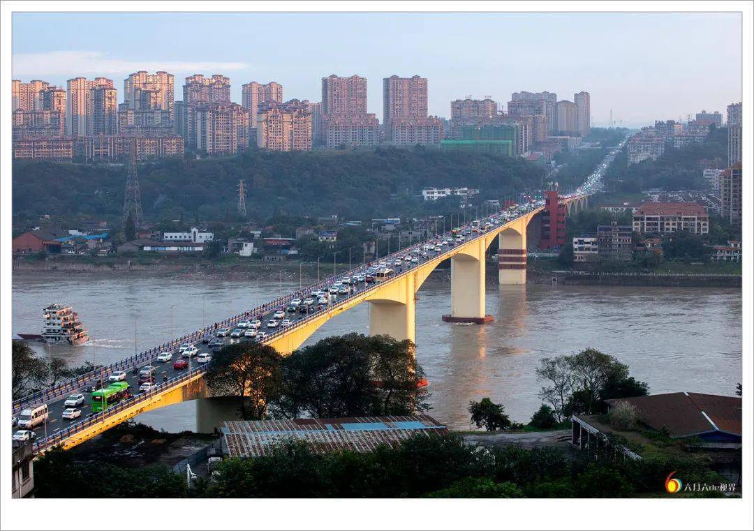 泸州长江大桥重现昔日的繁忙