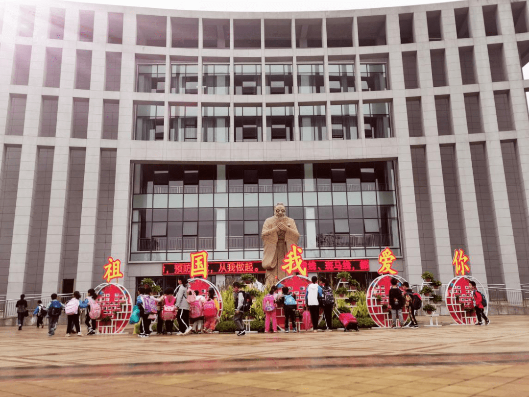 湘潭经开区这里好读书精美照片展浓浓爱国情九华和平科大小学举办祖国