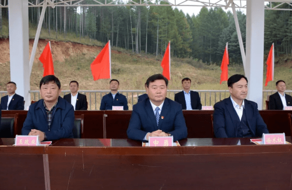 南岔县举办"庆国庆·迎中秋"第二届职工排球赛暨体育场启用仪式