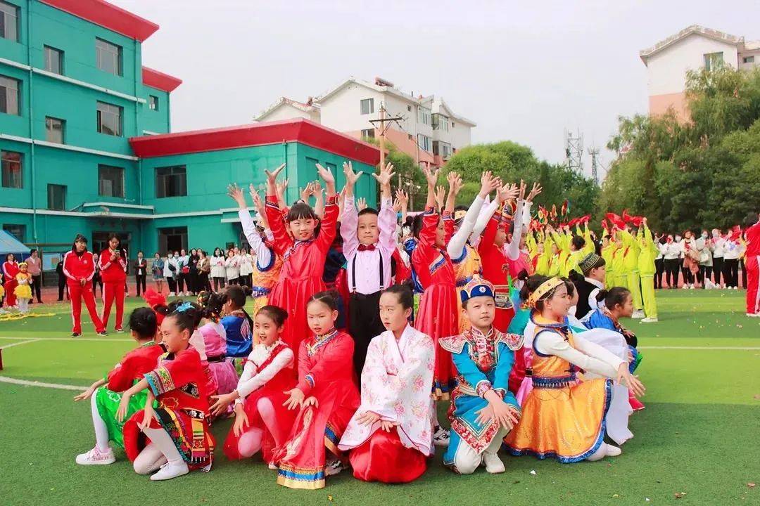 铸牢中华民族共同体意识包头市中小学幼儿园以多种形式喜迎国庆2