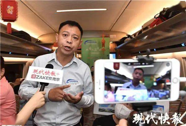 家国安战胜洪灾后再出发歙县副县长带队来吆喝