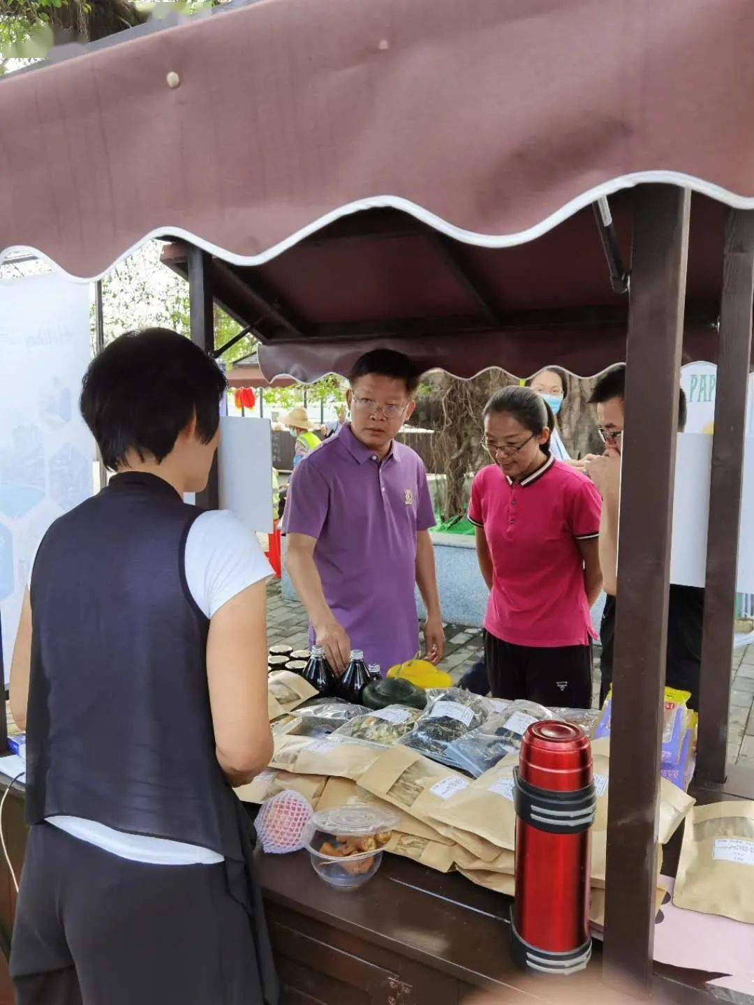 森林防火应急值守情况①副镇长曾兴在儒家国学馆建筑工地检查施工安