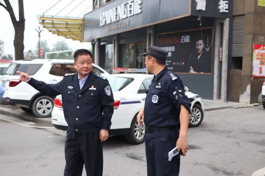 督导值班工作澧县人民政府副县长,公安局长陈世杰深入各值班巡逻现场