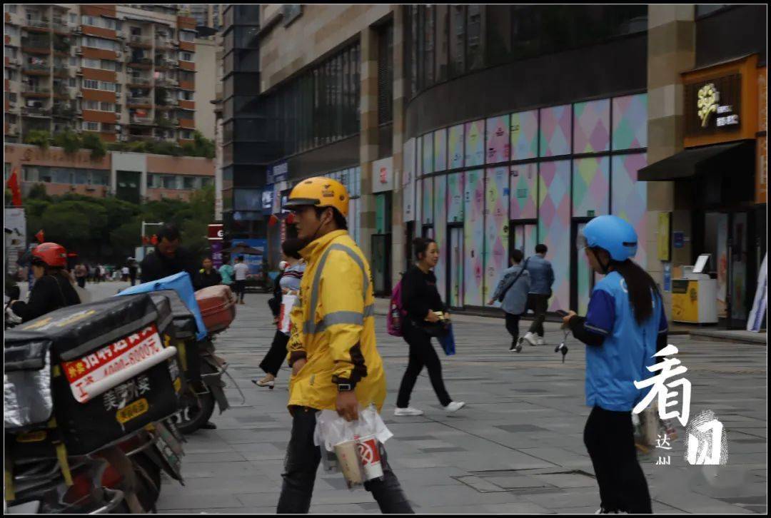 国庆无休,工作16个小时,达州外卖员活成了什么模样?