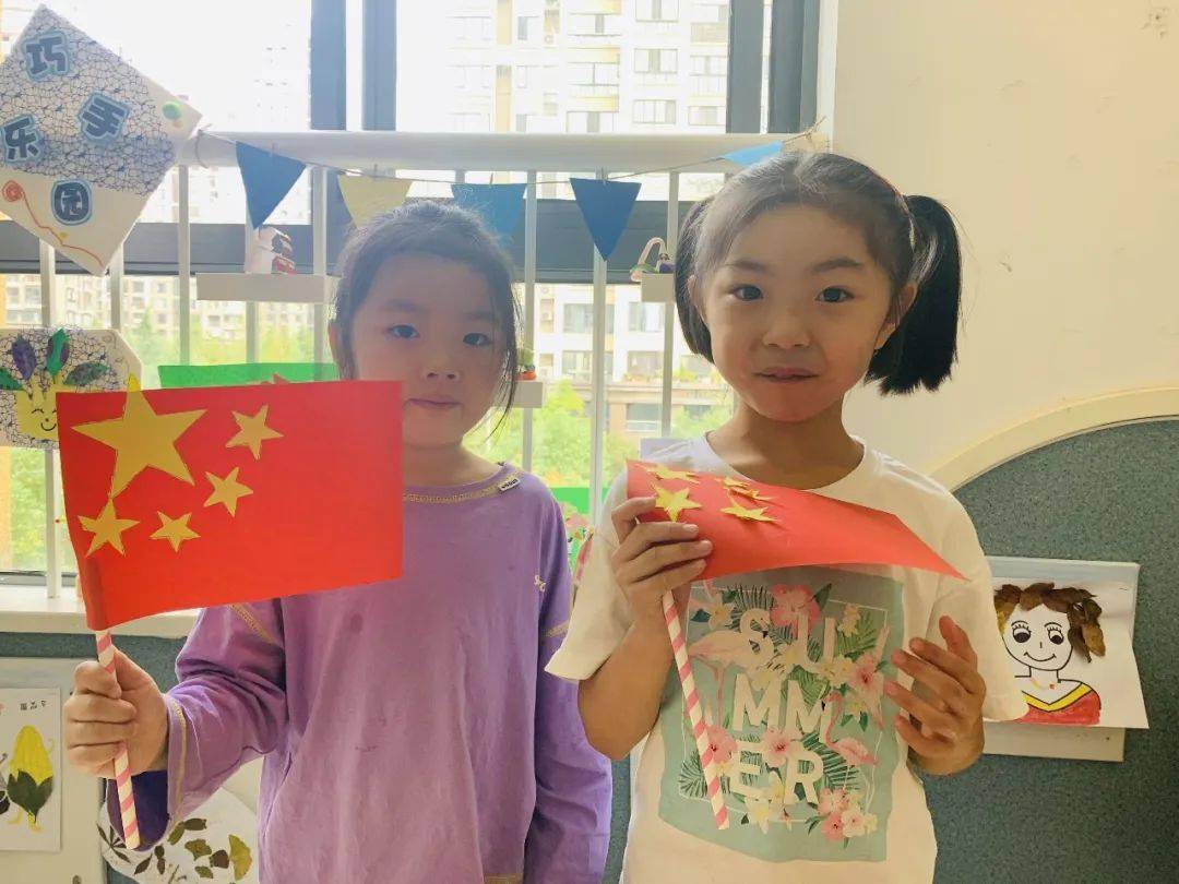 童心颂祖国" ——潘火街道中心幼儿园迎国庆活动_五星红旗