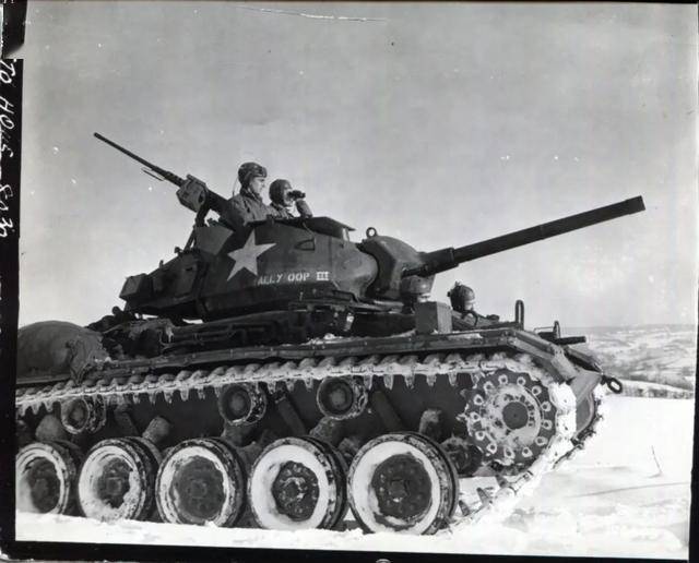 目标不同,使用7种不同的发射药包配比,借以达成不同的弹道和射程目标