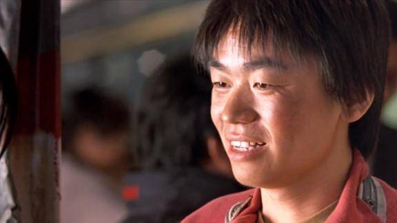 天下无贼别看傻根老实巴交竟然学会跟王丽开玩笑太逗了