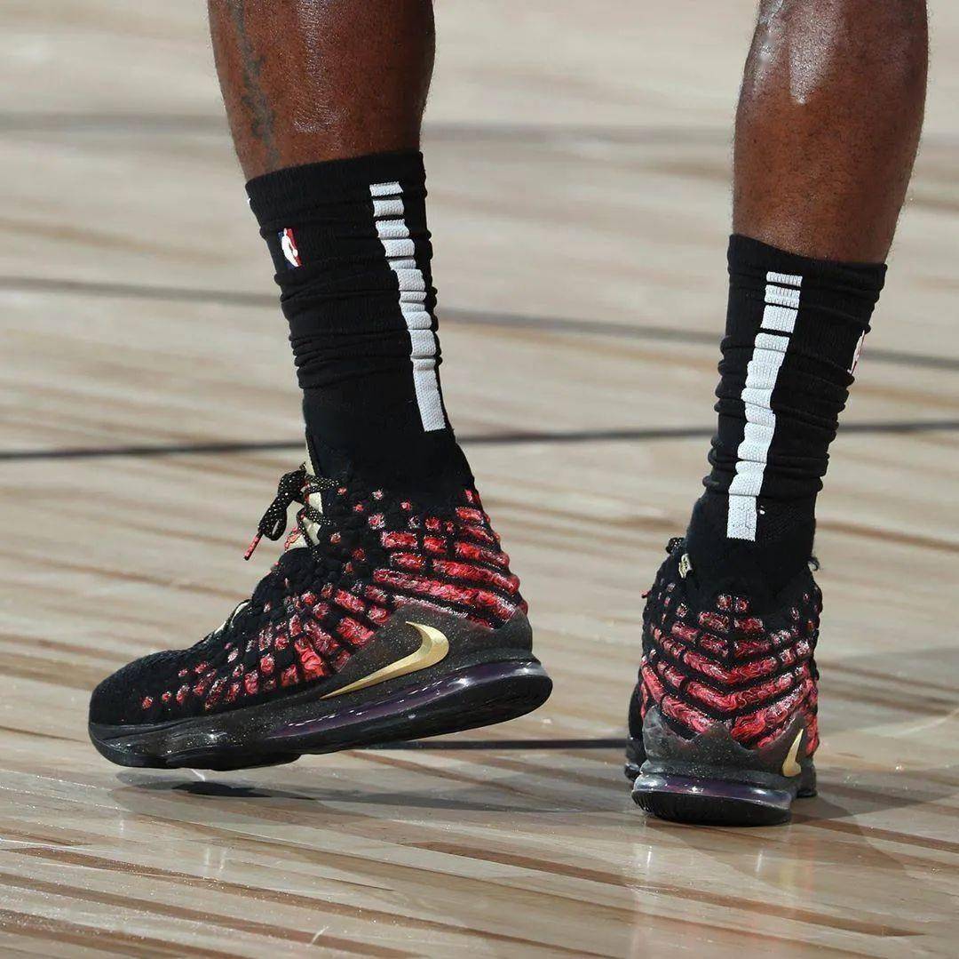 浓眉上脚科比全新复刻球鞋太经典了这双鞋子