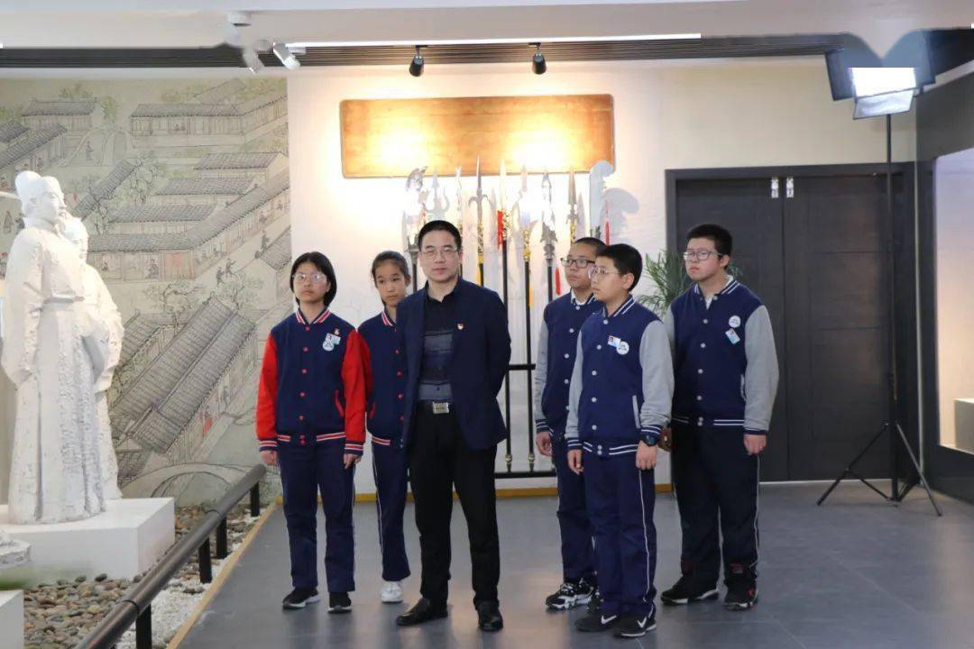 温八中校长亮相