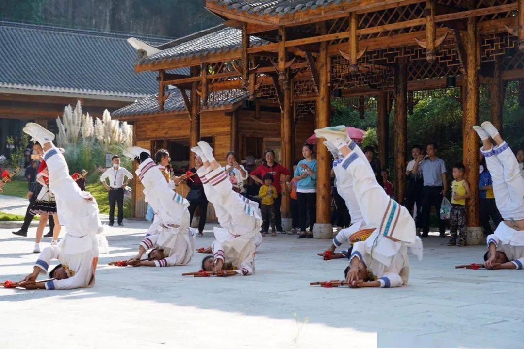 九洞天风景区位于大方,纳雍两县交界处的乌江源头---六冲河流域喀斯特