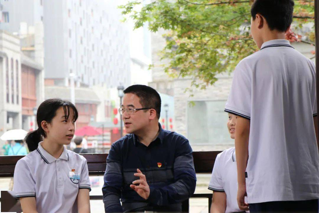 温八中校长亮相