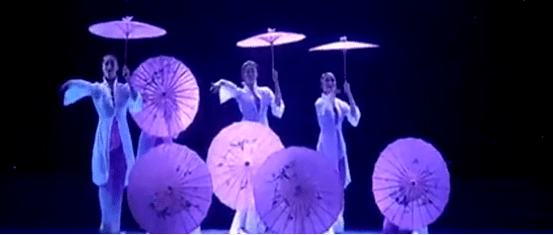 民族舞特色伞舞美人吟漂亮极了