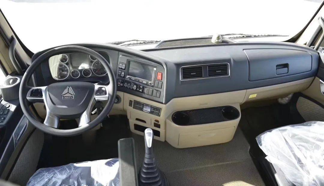 豪沃tx是重汽顺应目前煤炭市场的发展趋势,潜心开发的一款牵引车产品.