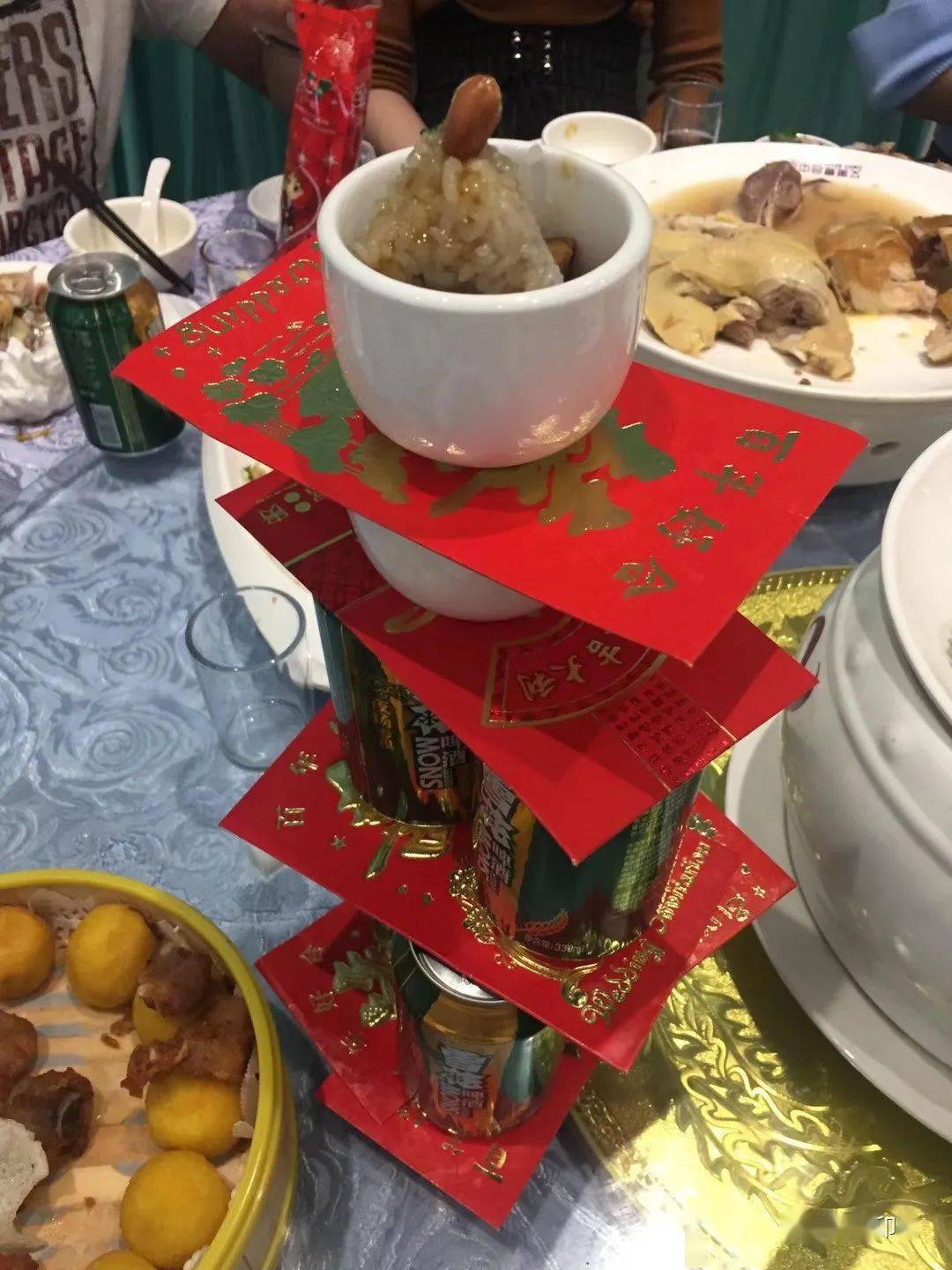 现在宾阳人摆酒基本都在酒店在农村摆酒也很热闹