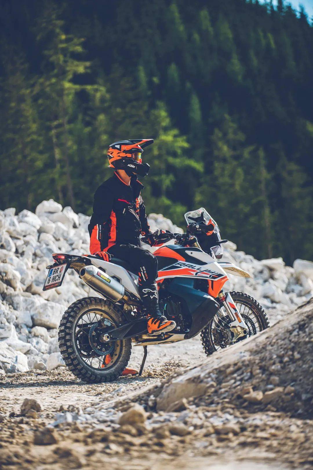 ktm 發佈全新的 890 探險 r,探險 r 拉力版