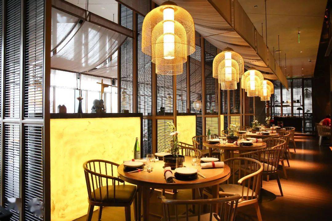 "帝王家"的御膳房,27道工序的老北京御厨级别烤鸭,引无数老饕尽折腰!