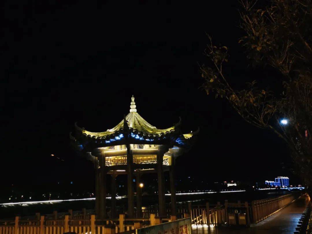 景东靓了夜晚竟然美的如此浪漫