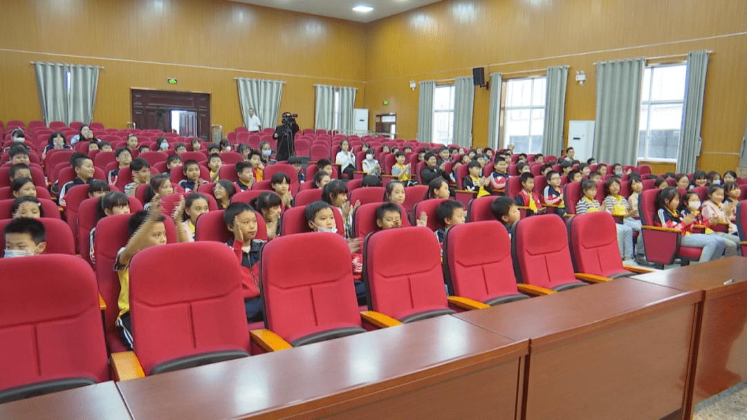 10月8日七彩阳光为您播出:城头中心小学"珍惜粮食,光盘行动"暨"话说