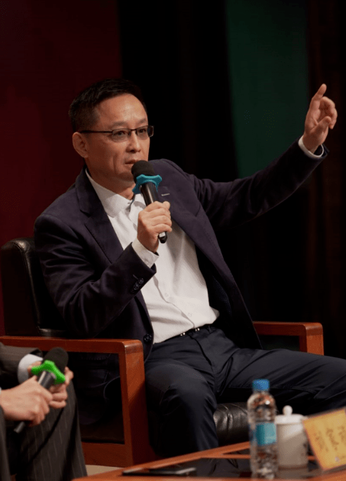 的原汁》,宋怀强教授则朗诵了《从石库门到天安门》《乡愁》等作品