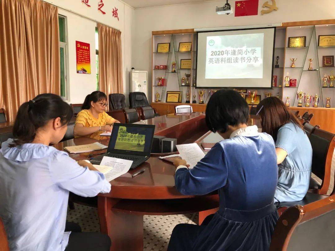 陈桂朝老师指出,一个好学生不仅在于学习成绩好这一个方面,更重要的是