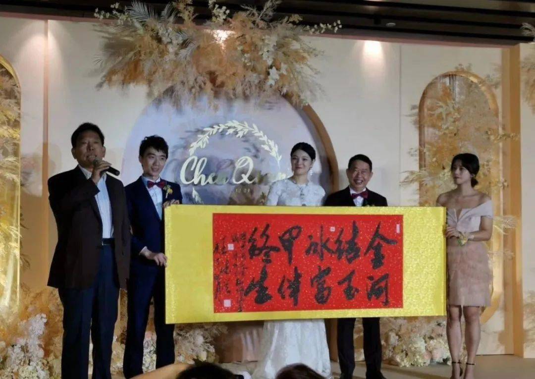 中国最大金矿63岁董事长娶38岁妻子,新娘曾是晋江形象推广大使_陈景河