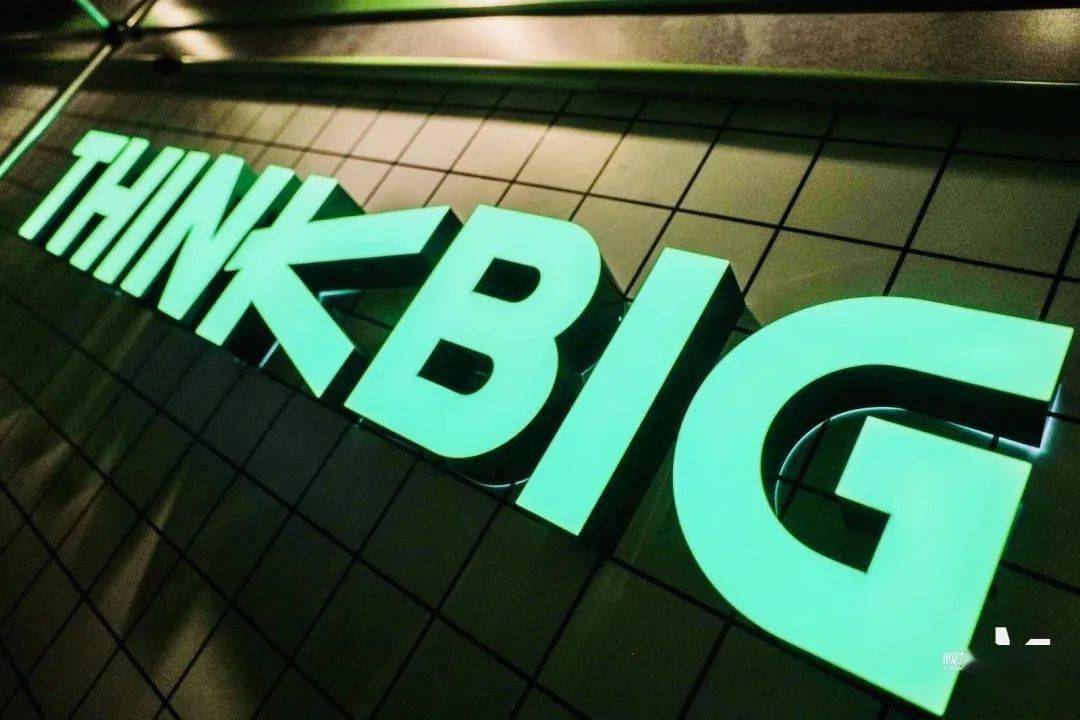 "thinkbig"的大时代"大胆"创意,走心设计热狗袋t恤包装,纸杯袜子包装