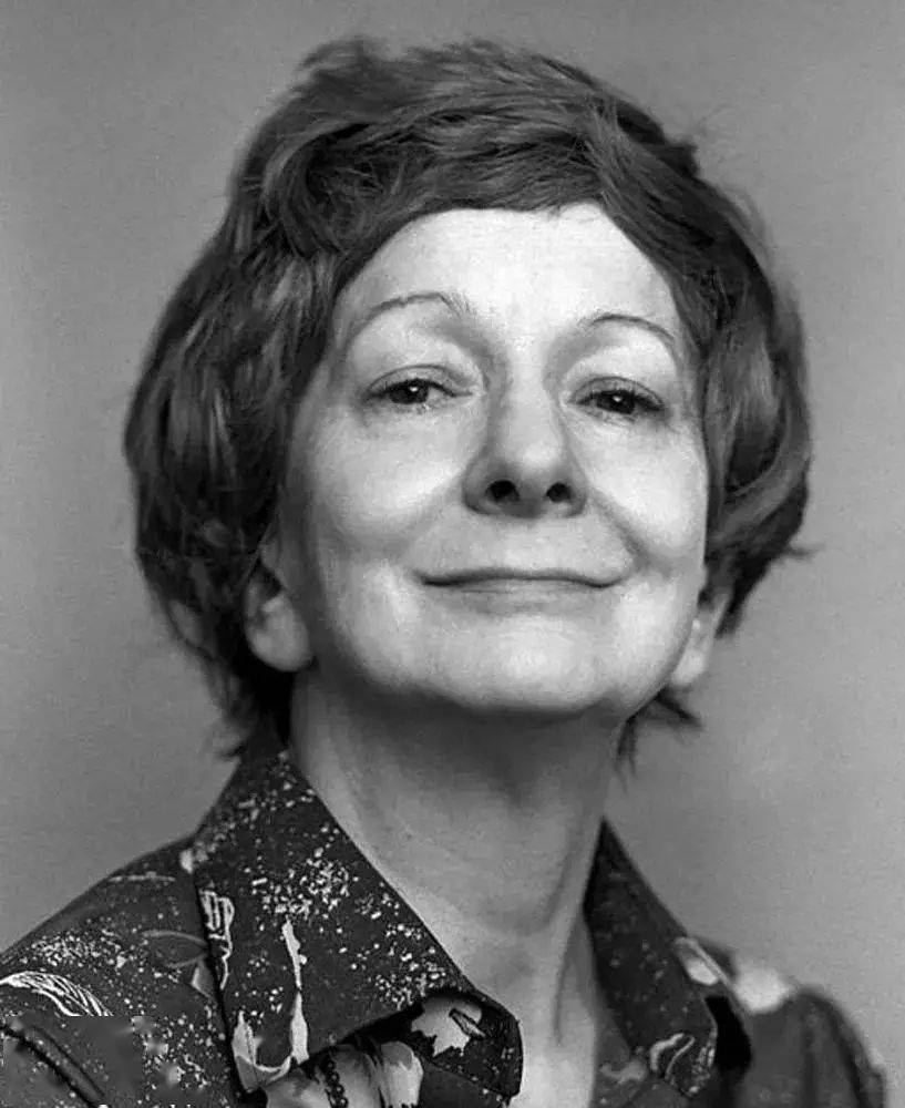 发光的圣体诺贝尔文学奖女诗人系列