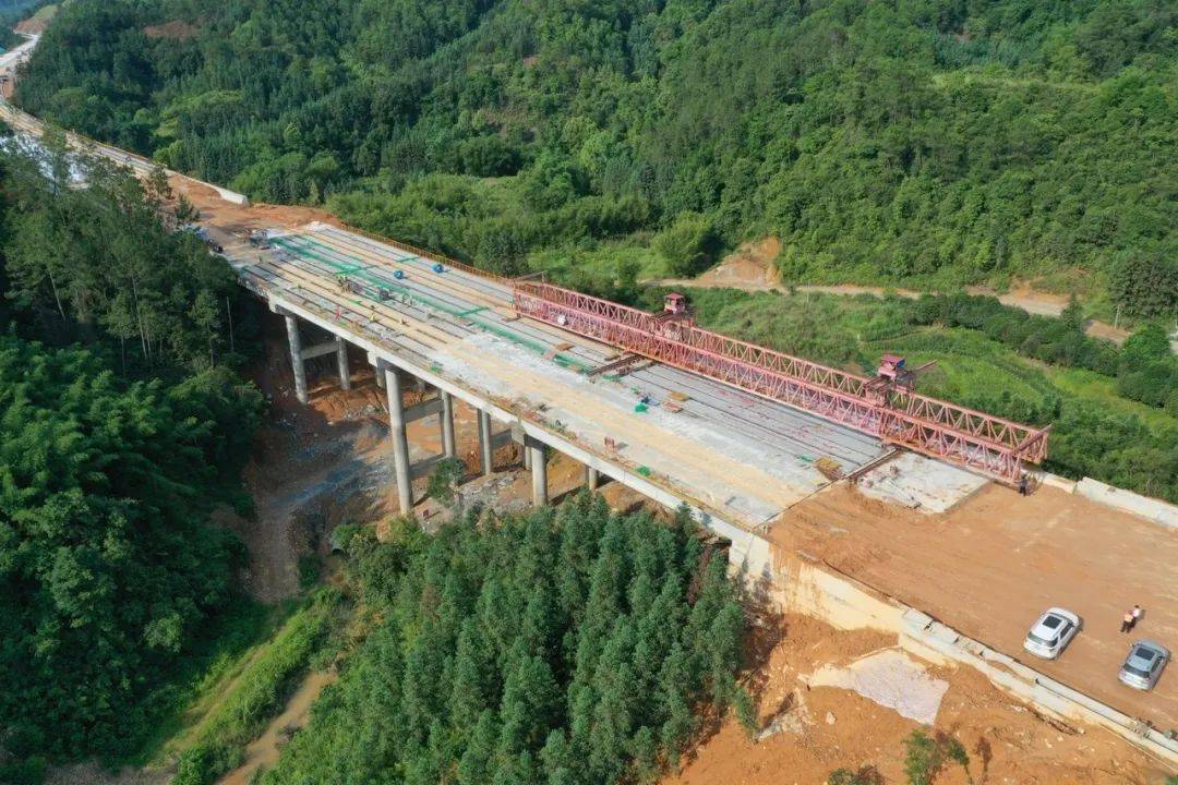 跨藤县的这条新高速预计今年年底通车!以后回家更快了!_平南县