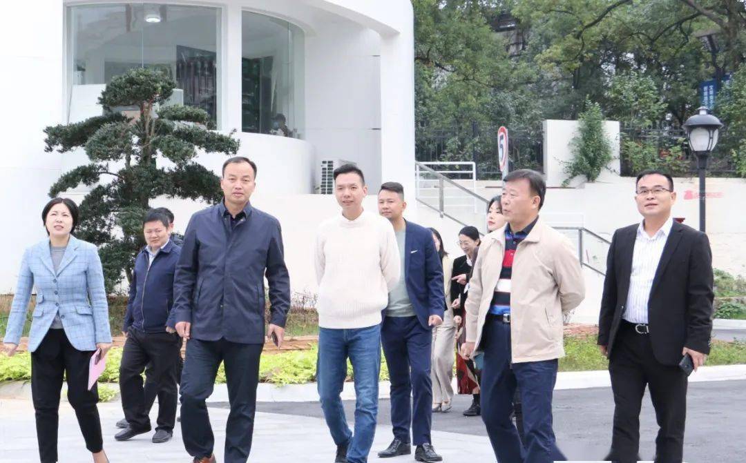 别人都还在享受假期这所学校却迎来了一波领导指导工作