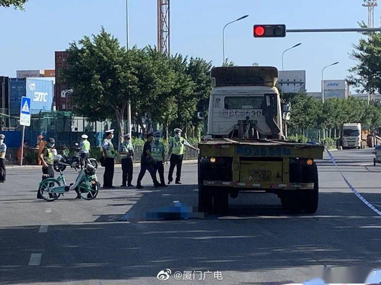 又是这种车厦门两天连发2起车祸2名骑手不幸身亡