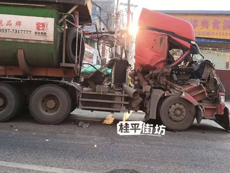 今早,桂平石龍一貨車發生追尾,大貨車車頭嚴重變形.