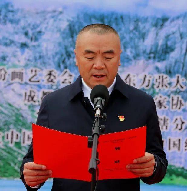 开幕式上,县委副书记,县长陈宝华宣布"金秋十月名家画阿坝县"写生系列