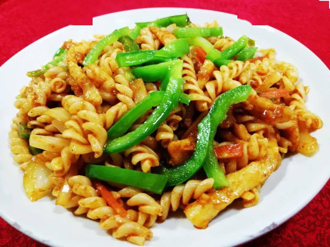 肉丝螺丝面热狗肠苹果沙琪玛加餐:粟米羹肉丝螺丝面热狗肠午餐:星期四