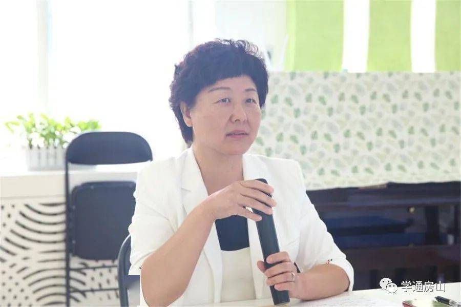 孙玉梅园长以《融会贯通 回归本真——房山幼儿园融合课程体系构建》