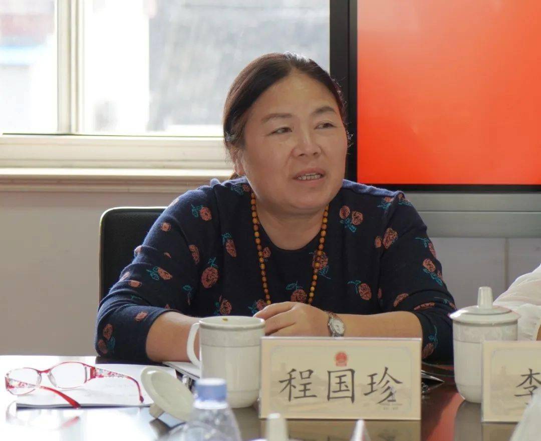 市人大常委会法工委副主任张婷婷来朱泾镇人大基层立法联系点开展调研