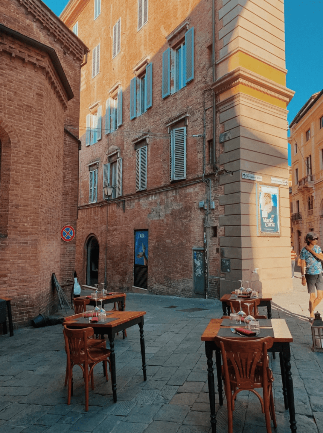 街边餐厅照片素材