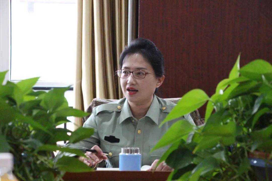 袁彦:语言上,严而有度,爱而不宠.