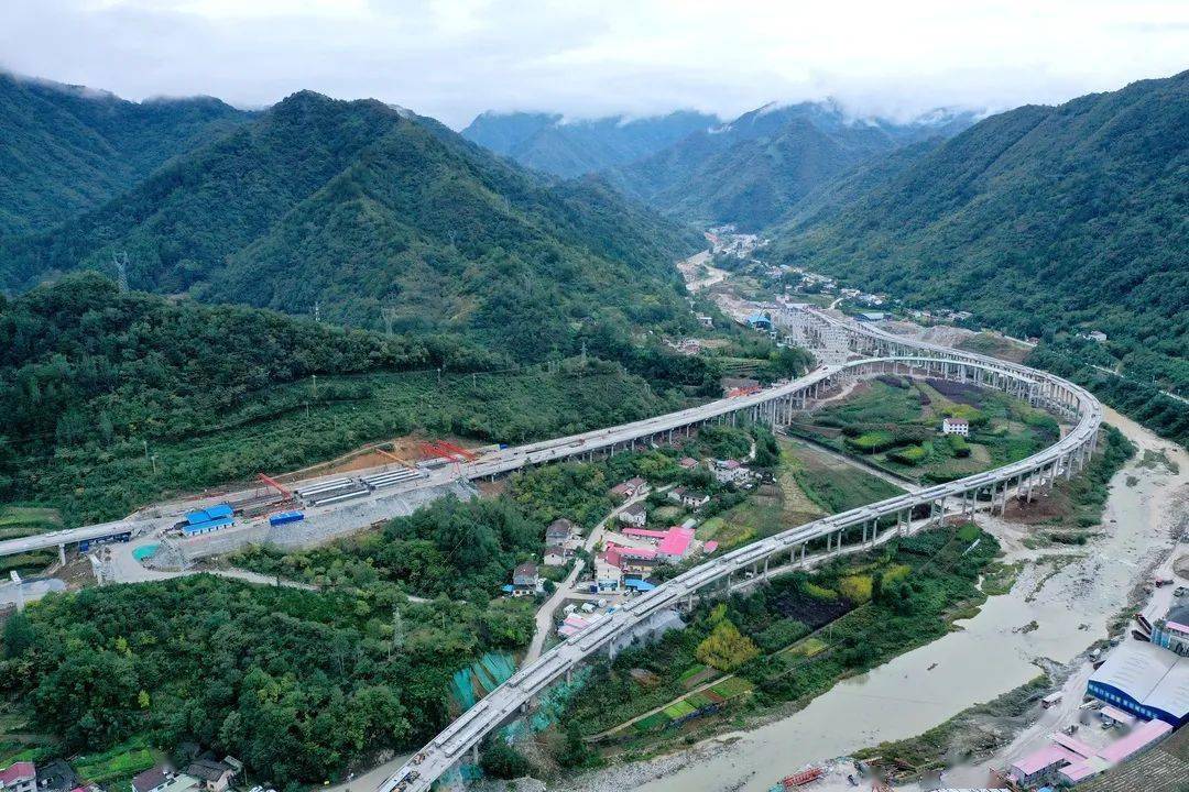 大干100天宁石高速首座长隧道双线贯通