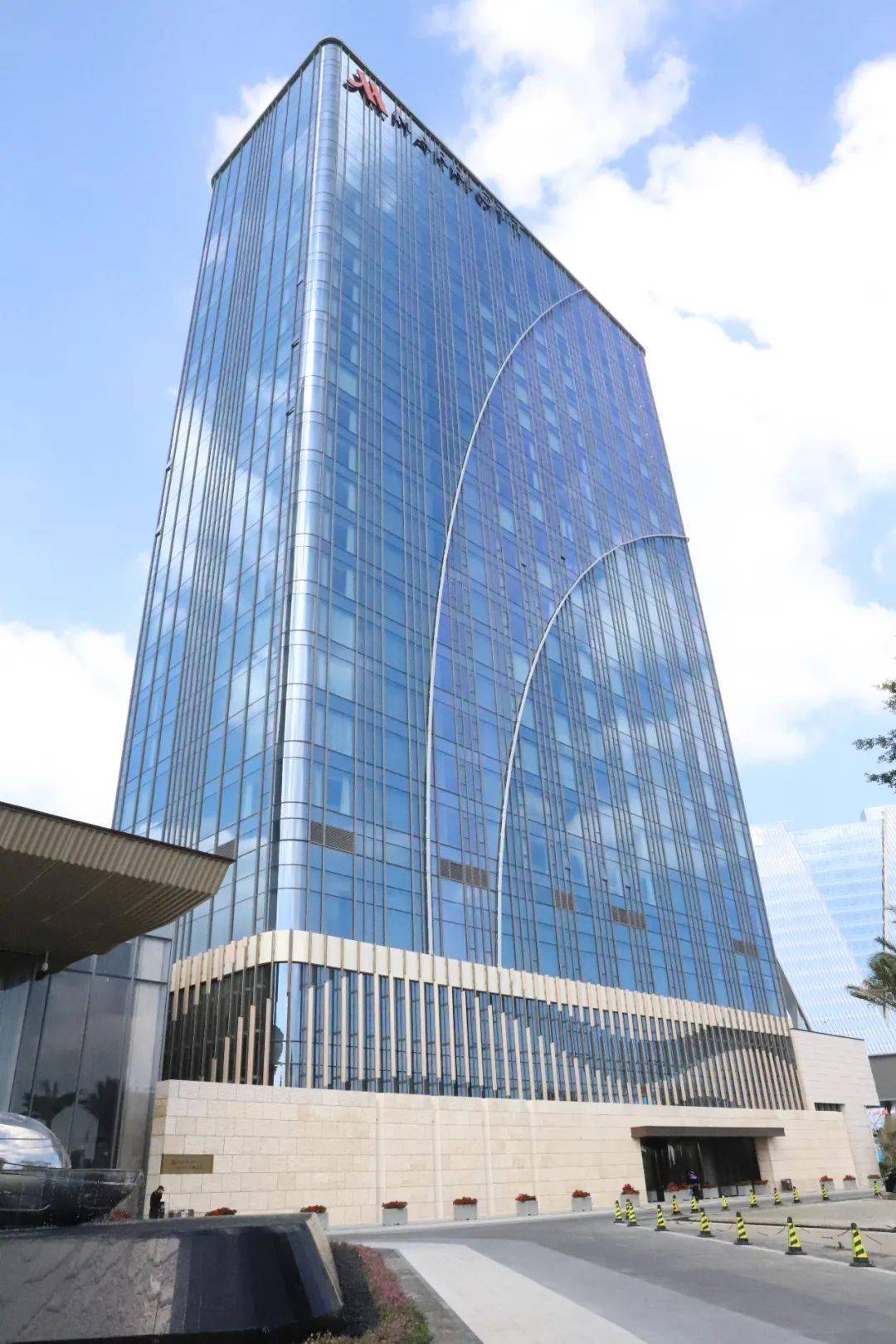 东湖万豪酒店位于福州滨海新城核