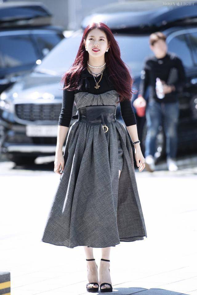 国民初恋秀智新写真曝光小露双肩性感魅惑嘟嘴卖萌显俏皮