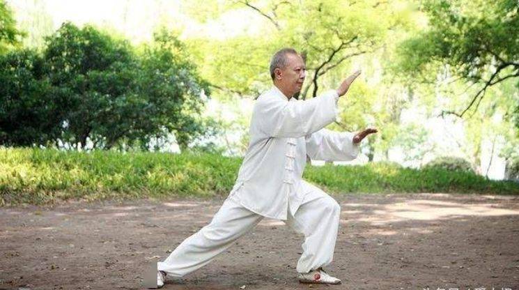 中老年人练太极八件事要特别注意