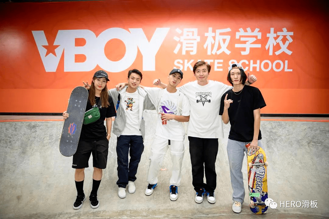 vlog丨向小军小黑惬意的上海非滑板生活