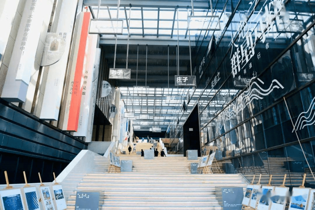 灵溪又一处新地标!大门太漂亮了_书城