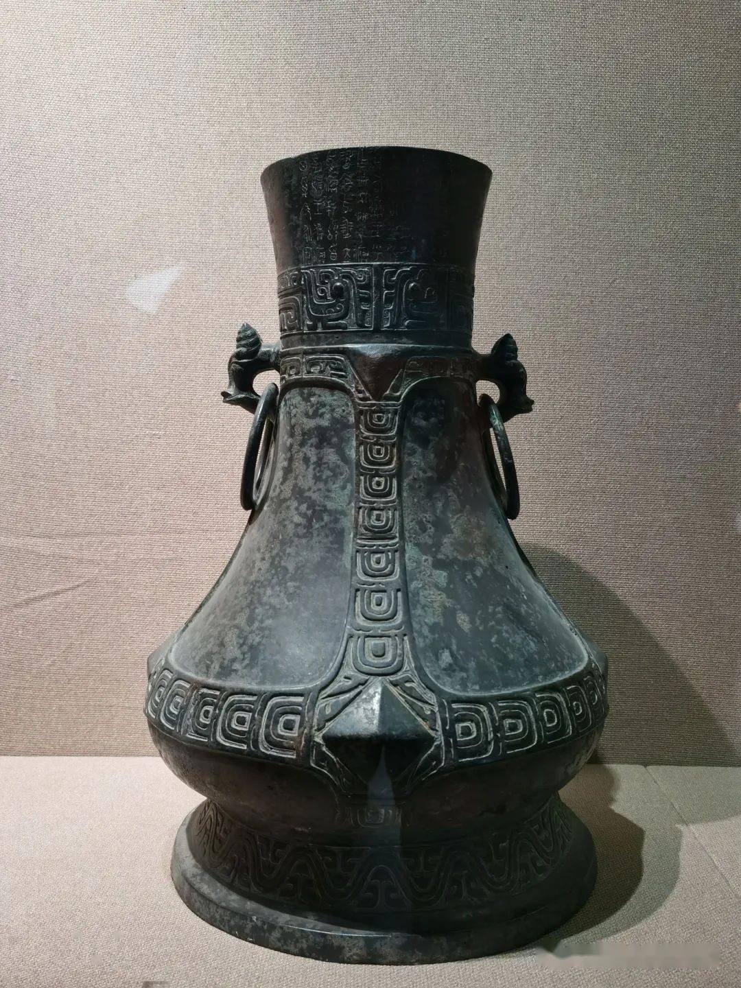 何尊:晚清四大国宝之一大盂鼎:晚清四大国宝之一散氏盘:晚清四大国宝