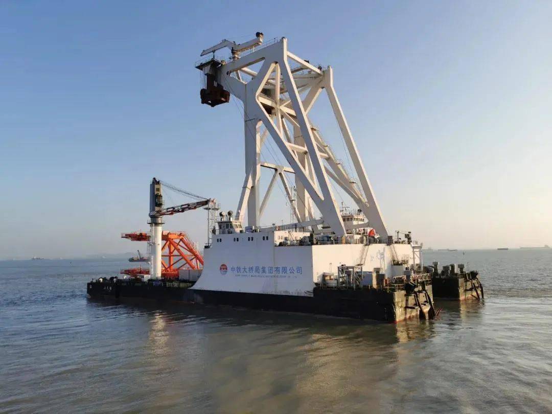 中国船舶集团旗下广船国际所属文冲修造修理改装的"小天鹅"轮"展翅