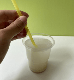 第二步:搅拌均匀.第一步:将石灰倒入清水中.